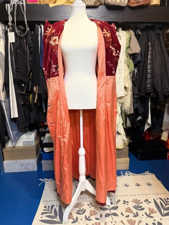 Red Floral Velvet Double-Breasted Long Coat - Picture 6 of 8